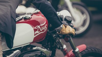 Мотоцикл вспыхнул после ДТП с Газелью на Садовом кольце в Москве