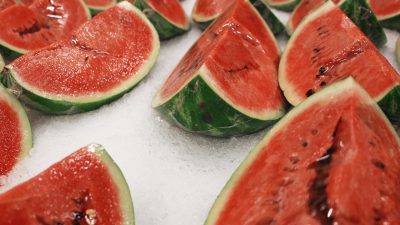 Причиной отравления назвали недавнюю дезинсекцию в магазине, где был куплен арбуз.