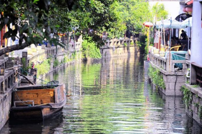 Тунли расположены вдоль водных путей, его прозвали «Маленькая Восточная Венеция»