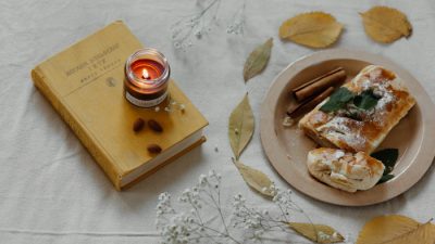 Осенний яблочный пирог для уютного чаепития