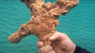 Израильский дайвер нашёл меч рыцаря-крестоносца в Средиземном море