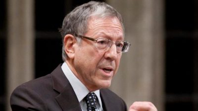 Депутат парламента от либералов Ирвин Котлер в Палате общин в Оттаве 15 декабря 2011 г. The Canadian Press / Adrian Wyld