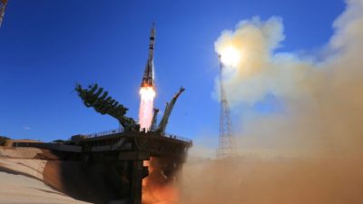 Российские актёры впервые отправились в космос для съёмок фильма