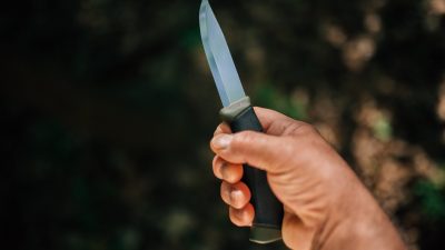 В Якутии пациент наркодиспансера напал с ножом на соседей по палате