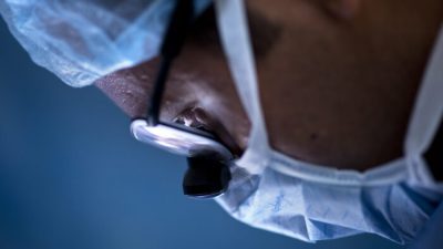 В США отказали женщине в пересадке почки из-за отказа вакцинироваться от COVID-19