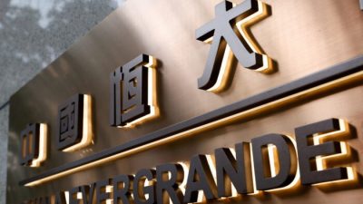 Надпись на здании China Evergrande Center виден в Гонконге 23 сентября 2021 г. Tyrone Siu / Reuters