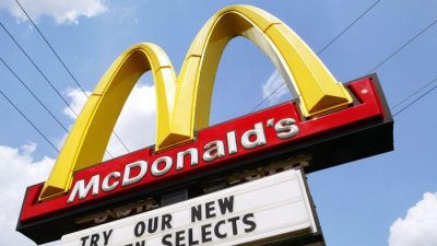 Некоторые фастфуды содержат опасные частицы пластмассы