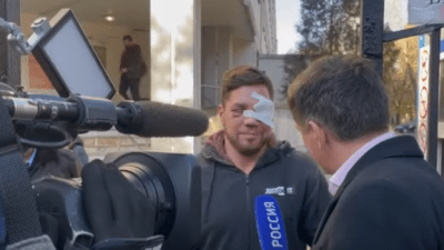 Мэр Москвы навестил в больнице избитого в метро Романа Ковалёва