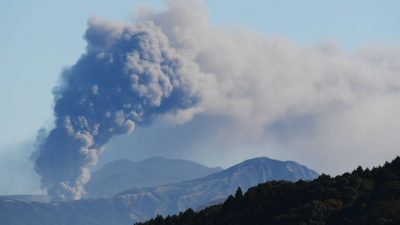 В Японии начал извергаться один из крупнейших вулканов мира