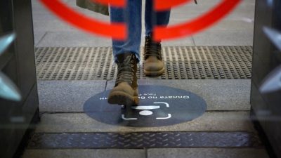 В Москве на всех станциях метро запустили оплату «лицом»
