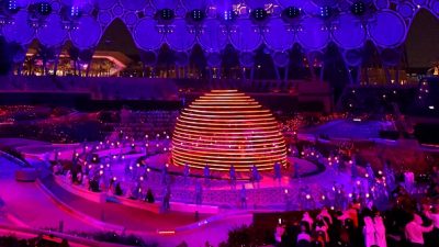 Артисты выступают на церемонии открытия Expo Dubai 2020, 30 сентября 2021 года. Фото: Karim SAHIB/AFP via Getty Images