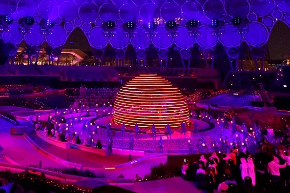 Артисты выступают на церемонии открытия Expo Dubai 2020, 30 сентября 2021 года. Фото: Karim SAHIB/AFP via Getty Images