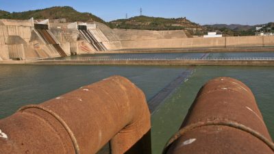 Водохранилище «Сяоланди» на реке Хуанхэ в центральной провинции Хэнань. В Китае насчитывается около 98 тыс. водохранилищ. (Teh Eng Koon/AFP via Getty Images