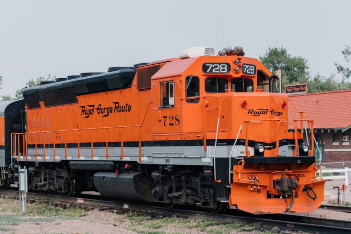 По Королевской железной дороге, пролегающей по ущелью, ежедневно проходит до четырёх экскурсионных поездов 