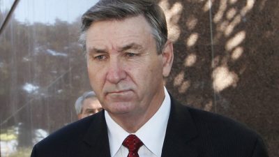 Джеймс Спирс, отец певицы Бритни Спирс, покидает здание суда Стэнли Моск в Лос-Анджелесе 24 октября 2012 г. (Nick Ut/AP Photo)