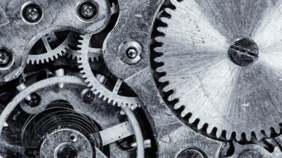 Королевские часы найдены в куче металлолома