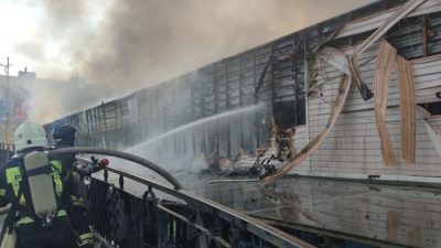 70 человек эвакуировали во время пожара на рынке Владивостока
