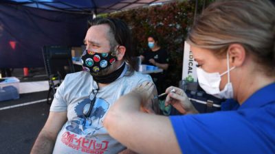 Более 10000 австралийцев планируют подать иск в суд из-за побочных эффектов вакцины от COVID-19