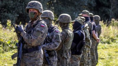 Белорусские военные угрожают открыть огонь по польским войскам на границе