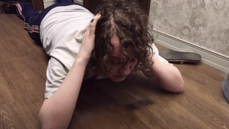 Задержание Юрия Хованского. Скриншот/youtube.com | Epoch Times Россия