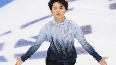 Японец Томоно выиграл короткую программу на этапе Гран-при в Сочи