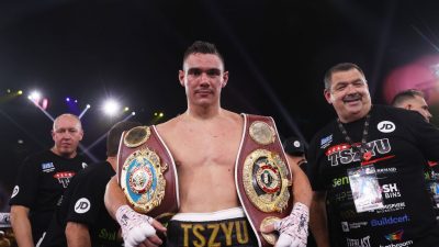 Тим Цзю празднует победу в бою за титул чемпиона WBO Global и Азиатско-Тихоокеанского суперсреднего веса в поединке с японцем Такеши Иноуэ на арене Qudos Bank 17 ноября 2021 года в Сиднее, Австралия. (Photo by Mark Kolbe/Getty Images)