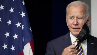 Генеральные прокуроры 10 штатов подали иск против Белого дома из-за обязательной вакцинации