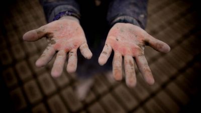 Скандал на китайском заводе Apple из-за незаконного использования детского труда