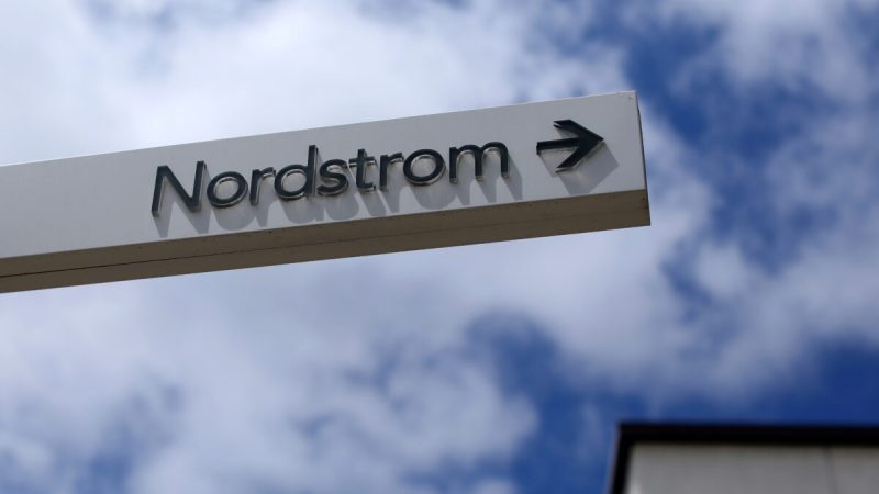 Указатель в магазин Nordstrom в торговом центре в Ла-Хойя, Калифорния, 17 мая 2017 г. Фото: Mike Blake/Reuters
 | Epoch Times Россия