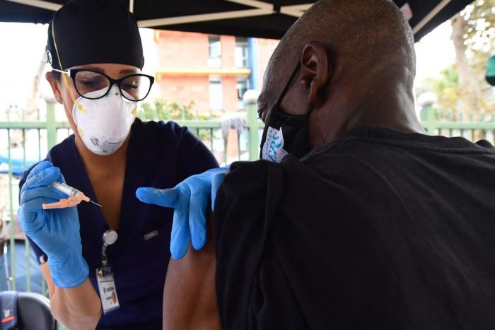 Эпидемиолог: Коллективный иммунитет против COVID-19 маловероятен