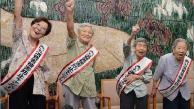 В Японии насчитывается более 50 000 столетних людей, а секрет здоровой жизни заключается в генах долголетия