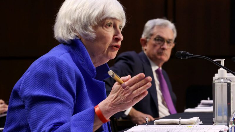 Йеллен: Снижение пошлин на импорт из Китая может ослабить инфляцию в США Министр финансов США Джанет Йеллен даёт показания во время слушаний в комитете Сената по банковскому делу, жилищному строительству и городским делам по закону CARES в офисном здании Сената Харта в Вашингтоне, округ Колумбия, США, 28 сентября 2021 года. (Kevin Dietsch/Pool via Reuters)