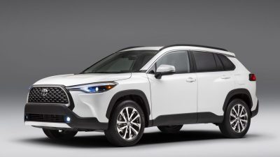 Toyota отзывает 2,3 миллиона машин с дефектными подушками безопасности (видео)