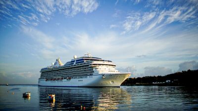 Корабль компании Norwegian Cruise Line на фотографии из архива. (Alexandre Meneghini/Reuters)