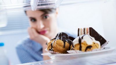 Является ли стимул для эмоционального переедания таким же, как и для обжорства?