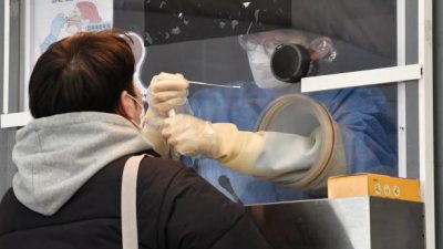 В США объяснили мутации омикрон-штамма COVID-19