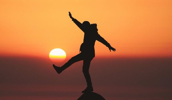 Совершенствуя свои слова и дела, каждый может стать лидером. Фото: Aziz Acharki vía Unsplash | Epoch Times Россия