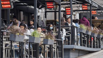 «Омикрон» покончит с пандемией и превратит вирус в эндемический