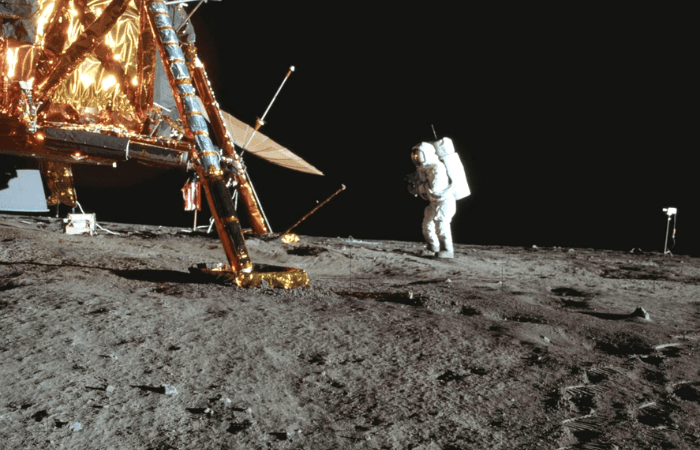 Один из астронавтов из полёта «Аполлон-12» возле «Лунного модуля», 19 ноября 1969 г. | Afp Photo НАСА / AFP через Getty Images | Epoch Times Россия