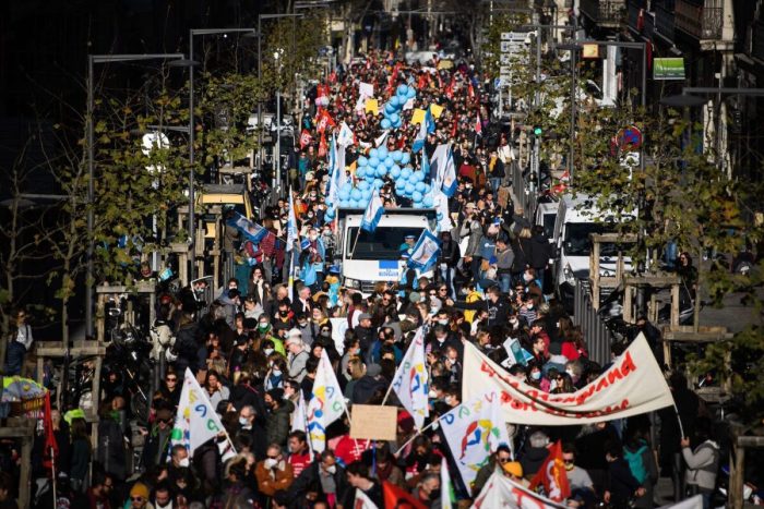 Учителя во Франции устроили массовую забастовку