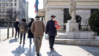 В Греции невакцинированным людям от 60 лет и старше грозят ежемесячные штрафы