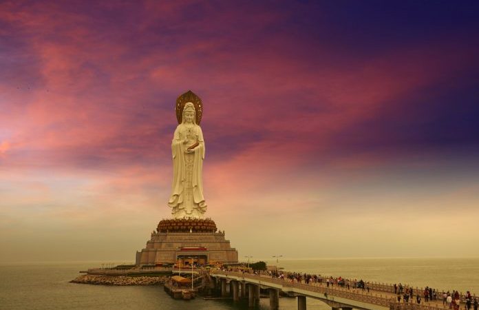 В этой Древней китайской сказке Бодхисаттва Гуаньинь спустилась землю, чтобы преподать людям урок доброты. (Фото: Xiao Yong via Dreamstime)
 | Epoch Times Россия