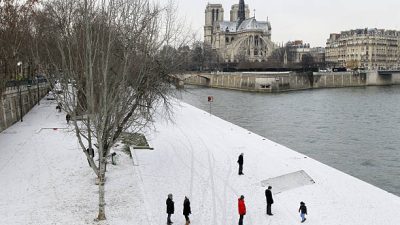 Школьник провалился под лёд и погиб на глазах у тёти