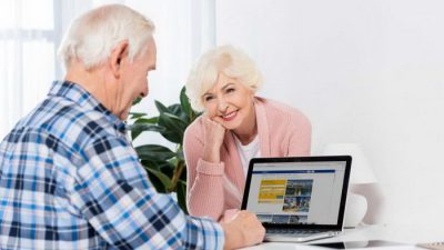 Некоторые считают родителей самыми важными людьми, а для других самым ценным человеком является супруг. Фото: Lightfieldstudiosprod via Dreamstime