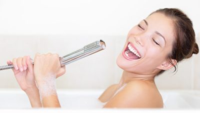 Пение в ванной очень полезно для здоровья