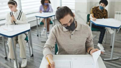 Проходной балл ЕГЭ для поступления на бюджет снизился впервые за 10 лет