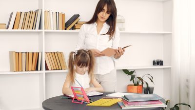 Деньги за пятёрки: способно ли финансовое вознаграждение заставить детей учиться