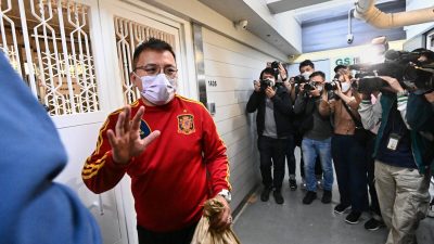 Пекин закрывает последние свободные СМИ Гонконга