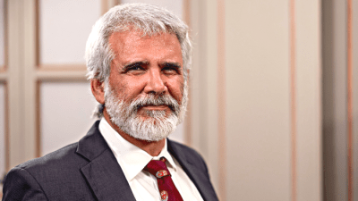 Изобретатель технологии мРНК-вакцин: «Это ваше тело. И только вам решать, делать вакцину или нет»