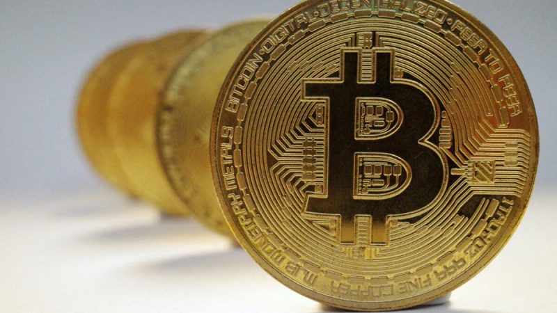 Криптовалюта биткойн на иллюстрации, сделанной 19 октября 2021 года. (Edgar Su/Reuters)
